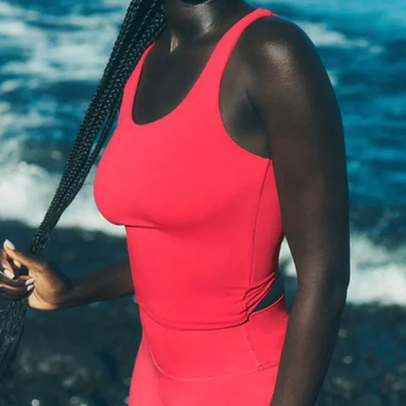 ALO Yoga Candy Red Tank - Picture 1 of 10